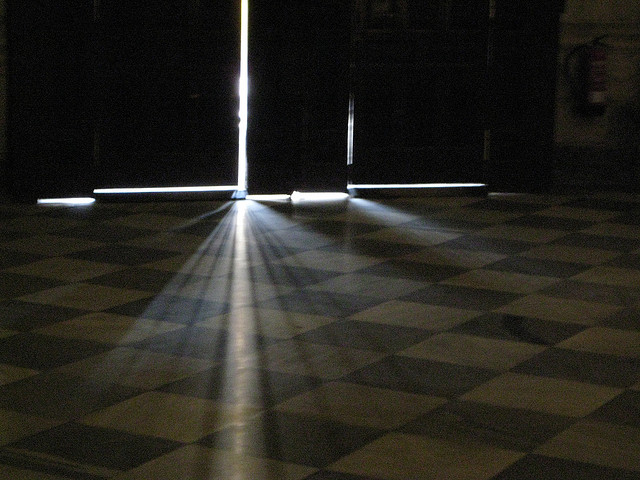 crack light on floor