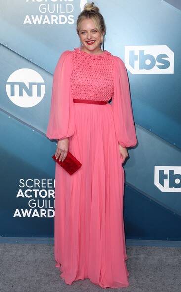 rs_634x1024-200119165344-634-Elisabeth-Moss-2020-SAG-Awards-red-carpet-fashions-1